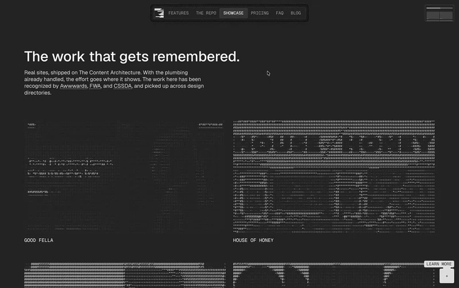 Sanity.io Showcase 案例页：Awwwards 获奖作品以点阵风格呈现